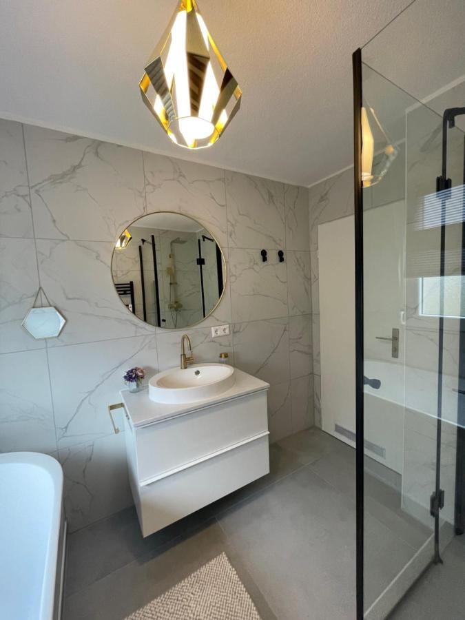 Luxus Apartment Am Fremersberg - Zentral - Mit Sauna & Badewanne بادن بادن المظهر الخارجي الصورة